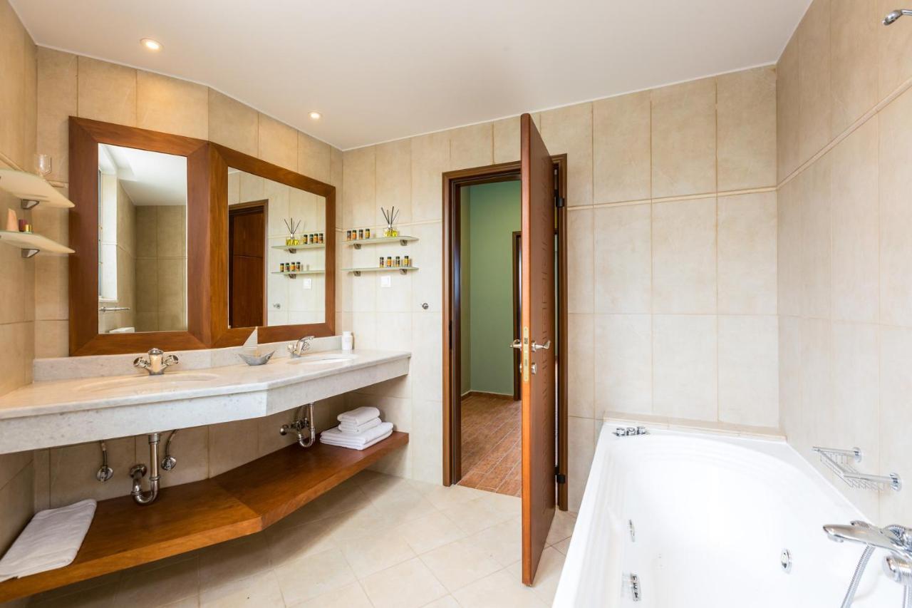 Villa Aelia I Modern & Ideal For Large Groups Galatas  Экстерьер фото