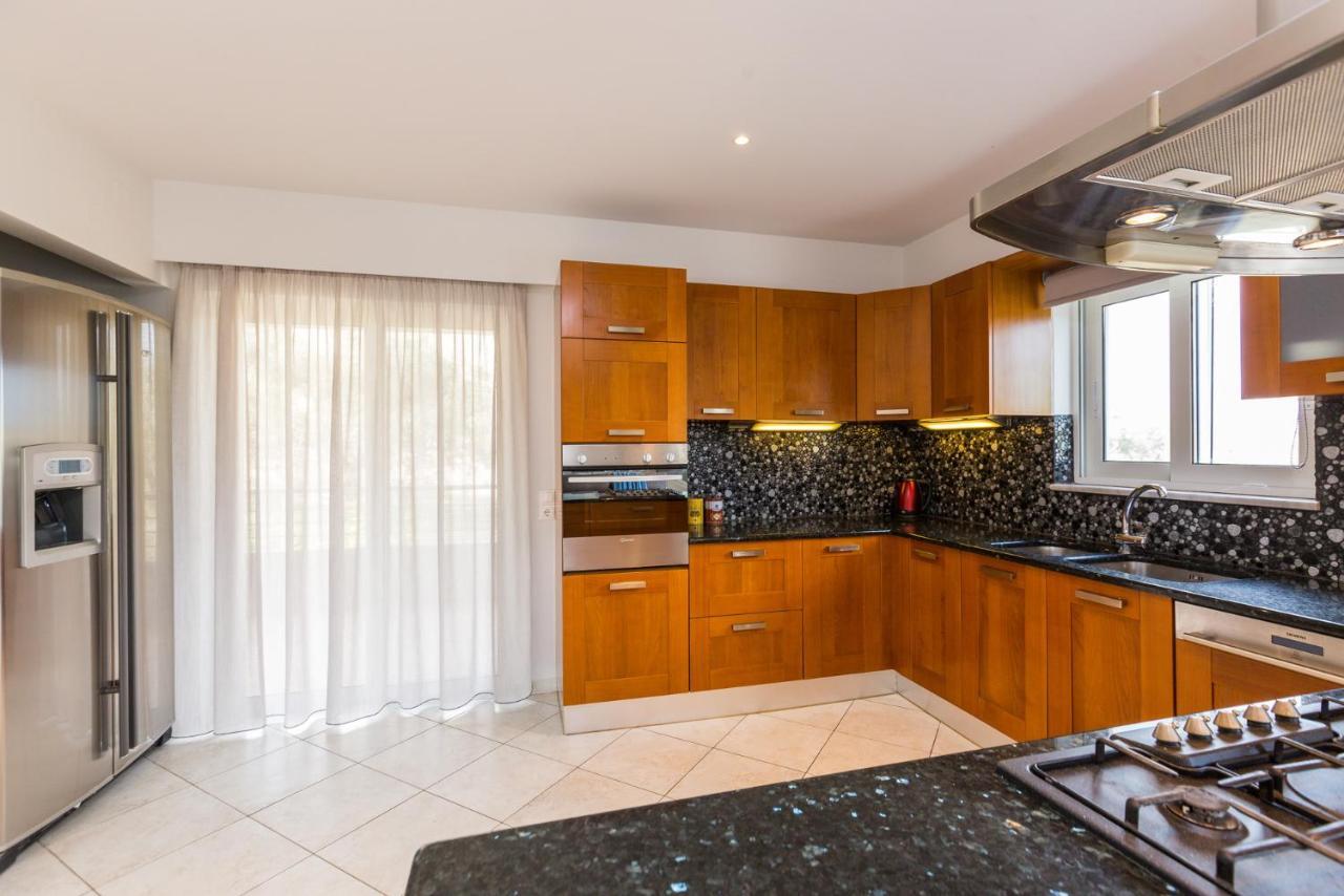 Villa Aelia I Modern & Ideal For Large Groups Galatas  Экстерьер фото